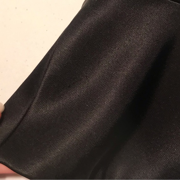 🖤L’Agence Satin Padded Spaghetti Strap Crop Top in Black Size 0 - Picture 9 of 11